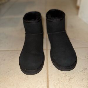 UGG classic mini